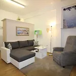 شقة Idyllisches Mit Kinderspielplatz Vor Dem Haus Und Nur 700 Meter Zum