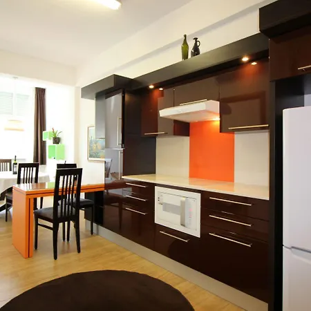 Apartment Idyllisches Mit Kinderspielplatz Vor Dem Haus Und Nur 700 Meter Zum *