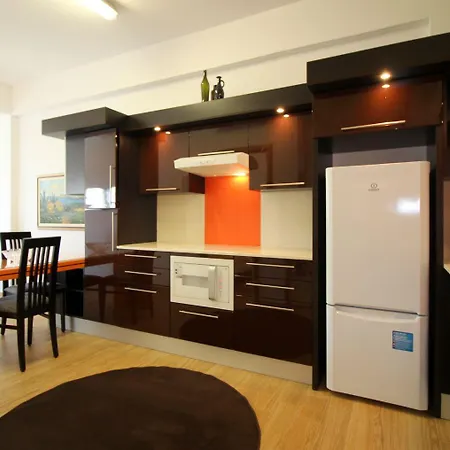 Idyllisches Mit Kinderspielplatz Vor Dem Haus Und Nur 700 Meter Zum