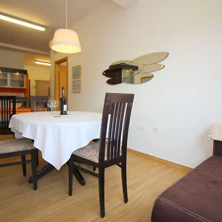 Apartman Idyllisches Mit Kinderspielplatz Vor Dem Haus Und Nur 700 Meter Zum *