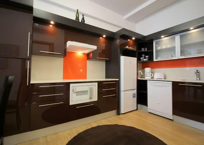 Idyllisches Mit Kinderspielplatz Vor Dem Haus Und Nur 700 Meter Zum *