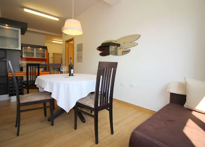 Apartment Idyllisches Mit Kinderspielplatz Vor Dem Haus Und Nur 700 Meter Zum *