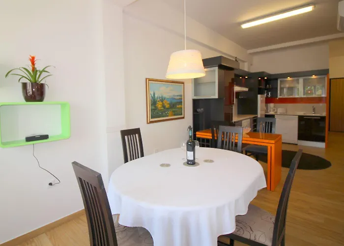 Apartman Idyllisches Mit Kinderspielplatz Vor Dem Haus Und Nur 700 Meter Zum