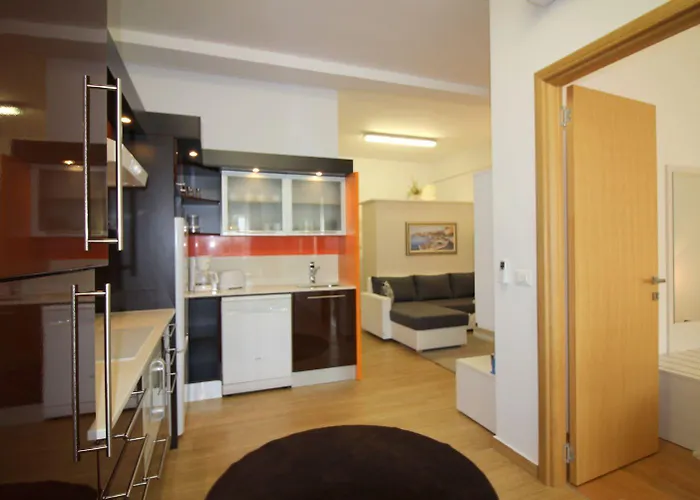 Idyllisches Mit Kinderspielplatz Vor Dem Haus Und Nur 700 Meter Zum