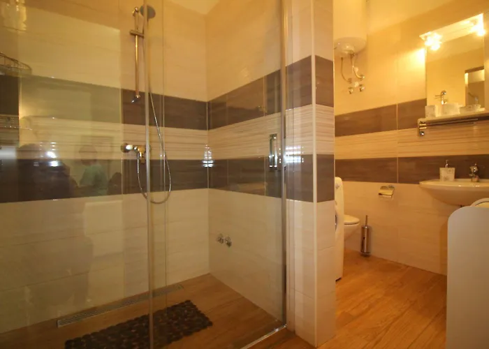 Idyllisches Mit Kinderspielplatz Vor Dem Haus Und Nur 700 Meter Zum Porec