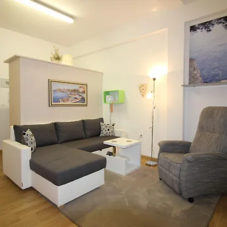 Apartment Idyllisches Mit Kinderspielplatz Vor Dem Haus Und Nur 700 Meter Zum