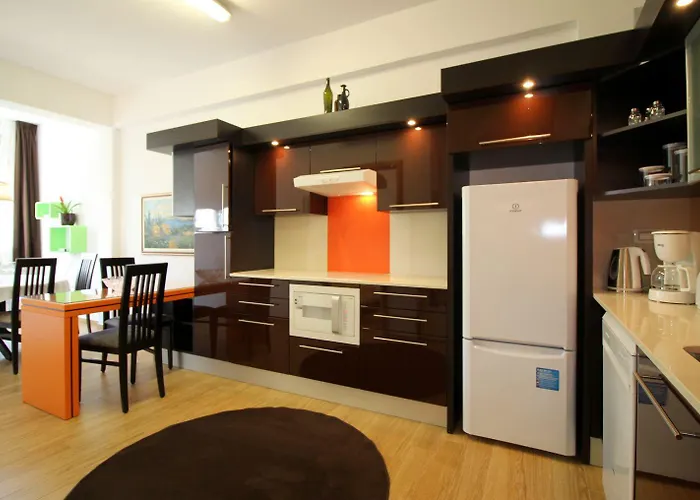 Idyllisches Mit Kinderspielplatz Vor Dem Haus Und Nur 700 Meter Zum