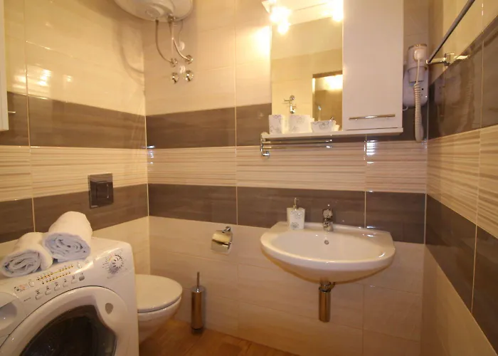 Idyllisches Mit Kinderspielplatz Vor Dem Haus Und Nur 700 Meter Zum *